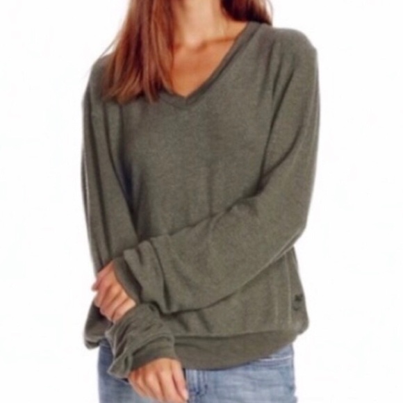 Wildfox Sweaters - Wildfox olive army green v neck sweater bbj Sz m